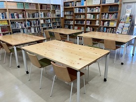 雷塚図書館内部