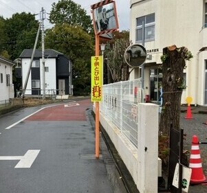 飛び出し注意の看板の写真