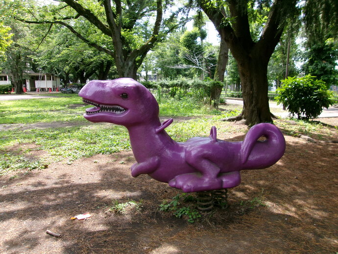 恐竜の遊具
