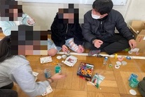 一生懸命作っている様子の写真