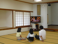 カラオケで楽しむ子ども