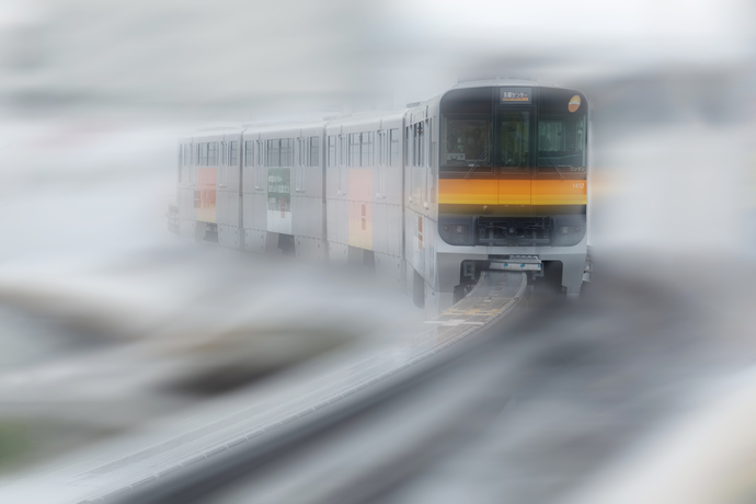「霞む」