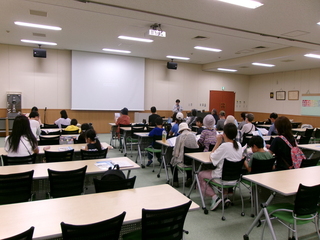 見学の様子の写真