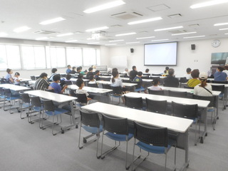 見学の様子の写真