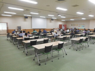 見学の様子の写真