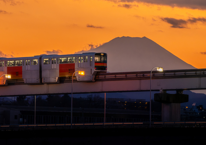 「朱に浮かぶ旅路」